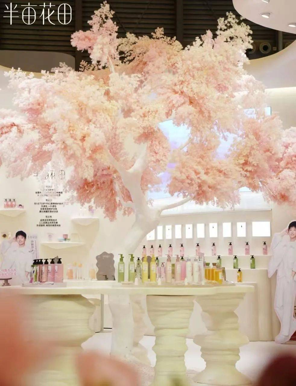 下中国化妆品市场呈现这些趋势AG真人试玩平台全球化背景(图11)