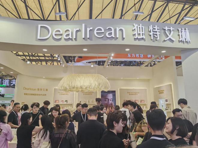 化、自然堂等美妆企业亮相美博会！ag真人平台第一游戏【现场】家(图14)