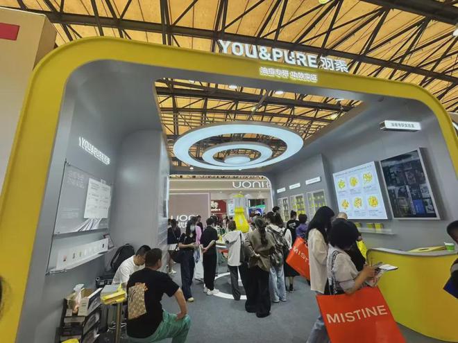 化、自然堂等美妆企业亮相美博会！ag真人平台第一游戏【现场】家(图21)